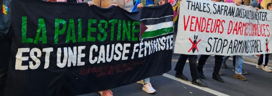 Banderole "La Palestine est une cause féministe" à une manifestation